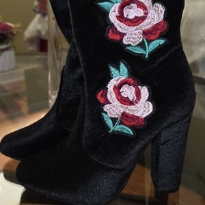 Embroidered Black Velvet Women's Boots